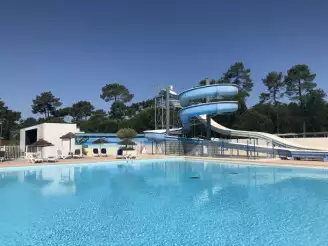 Camping Côté Ô La Palmyre 4*, Camping 4* à Les Mathes (Charente Maritime) - Location Chalet pour 4 personnes - Photo N°3