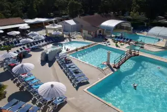 Camping Domaine Les Charmilles 4*, Camping 4* à Saint Laurent de la Prée (Charente Maritime) - Location Mobil Home pour 6 personnes - Photo N°2