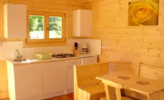 Camping Fontaine du Roc 3*, Camping 3* à Dévillac (Lot et Garonne) - Location Chalet pour 5 personnes - Photo N°4