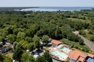 Camping L'Arbre d'Or 4*, Camping 4* à Parentis en Born (Landes) - Location Mobil Home pour 4 personnes - Photo N°10