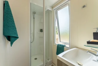 Camping La Barque 4*, Camping 4* à Saint Aygulf (Var) - Location Mobil Home pour 6 personnes - Photo N°5