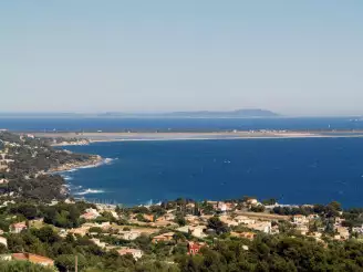 Camping La Bergerie Plage 4*, Camping à Hyères (Var) - Location Mobil Home pour 6 personnes - Photo N°2