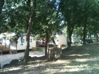 Camping La Pinède en Provence 3*, Camping 3* à Mondragon (Vaucluse) - Location Mobil Home pour 4 personnes - Photo N°12