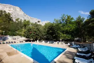 Camping La Vallée Heureuse 4*, Camping 4* à Orgon (Bouches du Rhône) - Location Mobil Home pour 6 personnes - Photo N°2
