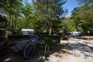 Camping La Vallée Heureuse 3*, Camping 3* à Orgon (Bouches du Rhône) - Location Mobil Home pour 6 personnes - Photo N°4