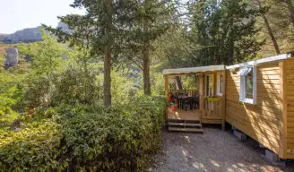 Camping La Vallée Heureuse 3*, Camping 3* à Orgon (Bouches du Rhône) - Location Mobil Home pour 6 personnes - Photo N°1