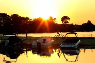 Camping Le Navarrosse 4*, Camping 4* à Biscarrosse (Landes) - Location Bungalow pour 6 personnes - Photo N°6