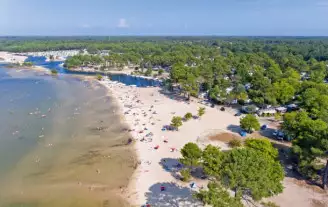 Camping Le Navarrosse 4*, Camping 4* à Biscarrosse (Landes) - Location Bungalow pour 6 personnes - Photo N°7