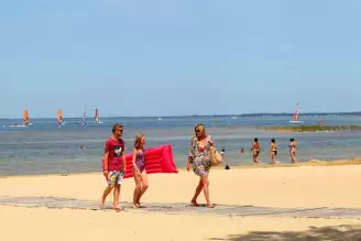 Camping Le Navarrosse 4*, Camping 4* à Biscarrosse (Landes) - Location Bungalow pour 6 personnes - Photo N°9
