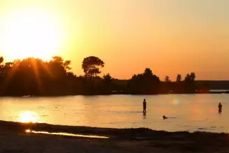 Camping Le Navarrosse 4*, Camping 4* à Biscarrosse (Landes) - Location Bungalow pour 6 personnes - Photo N°11
