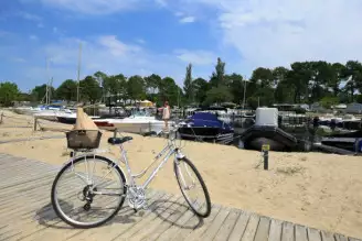 Camping Le Navarrosse 4*, Camping 4* à Biscarrosse (Landes) - Location Bungalow pour 6 personnes - Photo N°15