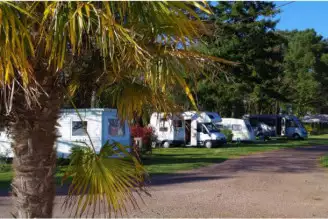 Camping de l'Hermitage 3*, Camping 3* à Guémené Penfao (Loire Atlantique) - Location Mobil Home pour 2 personnes - Photo N°3