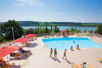 Camping de la Liez 5*, Camping 5* à Peigney (Haute Marne) - Location Roulotte pour 4 personnes - Photo N°3