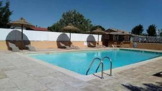 Camping l'Olivier 3*, Camping 3* à Massillargues Attuech (Gard) - Location Chalet pour 2 personnes - Photo N°2