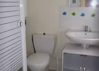 Camping l'Olivier 3*, Camping 3* à Massillargues Attuech (Gard) - Location Chalet pour 2 personnes - Photo N°3