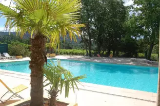 Domaine des Chênes Blancs 3*, Camping 3* à Saint Saturnin lès Apt (Vaucluse) - Location Mobil Home pour 5 personnes - Photo N°3