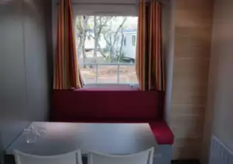 Domaine des Chênes Blancs 3*, Camping 3* à Saint Saturnin lès Apt (Vaucluse) - Location Mobil Home pour 5 personnes - Photo N°4