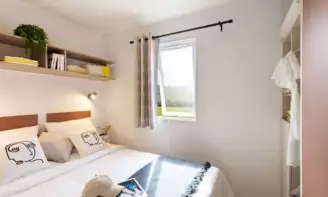 Domaine des Chênes Blancs 3*, Camping 3* à Saint Saturnin lès Apt (Vaucluse) - Location Mobil Home pour 2 personnes - Photo N°4