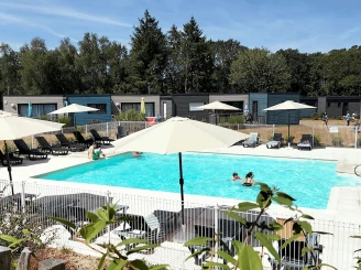 Domaine du Moulin Neuf 3* , Camping 3* à Rochefort en Terre (Morbihan) - Location Chalet pour 4 personnes - Photo N°3