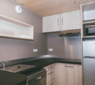 Domaine du Moulin Neuf 3* , Camping 3* à Rochefort en Terre (Morbihan) - Location Chalet pour 4 personnes - Photo N°6