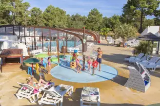 Camping La Pignade 4*, Camping 4* à Ronce les Bains (Charente Maritime) - Location Mobil Home pour 6 personnes - Photo N°3
