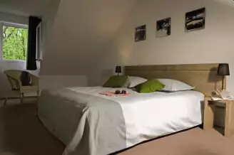 Le Domaine du Golf 3*, Camping 3* à Saumur (Maine et Loire) - Location Chalet pour 3 personnes - Photo N°4