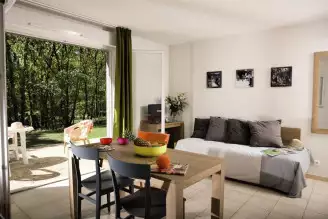 Le Domaine du Golf 3*, Camping 3* à Saumur (Maine et Loire) - Location Chalet pour 3 personnes - Photo N°6
