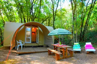 Camping de la Paille Basse 5*, Camping 5* à Souillac (Lot) - Location Bungalow pour 4 personnes - Photo N°2