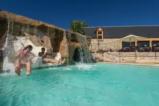  Domaine de l'Orangerie de Lanniron 5*, Camping 5* à Quimper (Finistère) - Location Mobil Home pour 6 personnes - Photo N°5