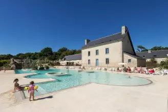  Domaine de l'Orangerie de Lanniron 5*, Camping 5* à Quimper (Finistère) - Location Mobil Home pour 6 personnes - Photo N°10