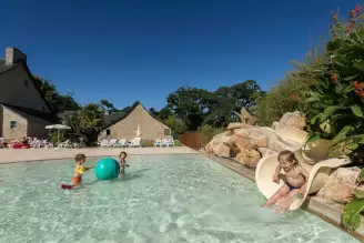  Domaine de l'Orangerie de Lanniron 5*, Camping 5* à Quimper (Finistère) - Location Mobil Home pour 6 personnes - Photo N°16