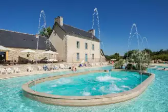  Domaine de l'Orangerie de Lanniron 5*, Camping 5* à Quimper (Finistère) - Location Mobil Home pour 6 personnes - Photo N°17