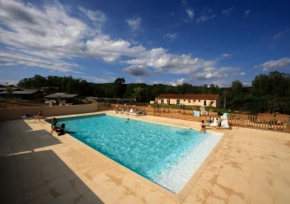 Domaine les Hameaux de Pomette 3*, Camping 3* à Cazals (Lot) - Location Chalet pour 4 personnes - Photo N°3