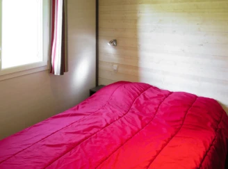 Domaine les Hameaux de Pomette 3*, Camping 3* à Cazals (Lot) - Location Chalet pour 4 personnes - Photo N°6