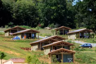 Domaine les Hameaux de Pomette 3*, Camping 3* à Cazals (Lot) - Location Chalet pour 4 personnes - Photo N°9