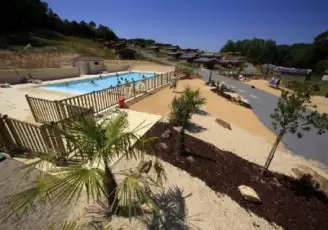 Domaine les Hameaux de Pomette 3*, Camping 3* à Cazals (Lot) - Location Chalet pour 4 personnes - Photo N°12