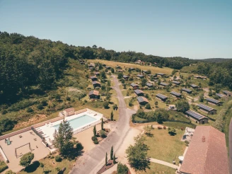 Domaine les Hameaux de Pomette 3*, Camping 3* à Cazals (Lot) - Location Chalet pour 4 personnes - Photo N°21