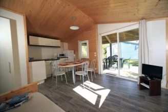 Les Hameaux des Marines 3*, Camping 3* à Saint Denis d'Oléron (Charente Maritime) - Location Chalet pour 4 personnes - Photo N°1