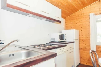 Les Hameaux des Marines 3*, Camping 3* à Saint Denis d'Oléron (Charente Maritime) - Location Chalet pour 6 personnes - Photo N°2