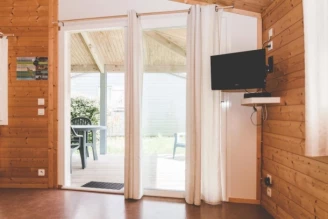 Les Hameaux des Marines 3*, Camping 3* à Saint Denis d'Oléron (Charente Maritime) - Location Chalet pour 6 personnes - Photo N°6