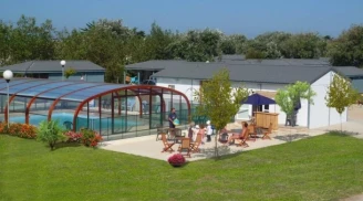 Les Hameaux des Marines 3*, Camping 3* à Saint Denis d'Oléron (Charente Maritime) - Location Chalet pour 6 personnes - Photo N°12