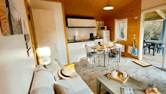 Les Hameaux des Marines 3*, Camping 2* à Saint Denis d'Oléron (Charente Maritime) - Location Chalet pour 2 personnes - Photo N°3