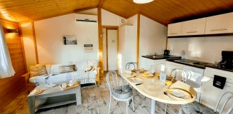 Les Hameaux des Marines 3*, Camping 2* à Saint Denis d'Oléron (Charente Maritime) - Location Chalet pour 2 personnes - Photo N°4