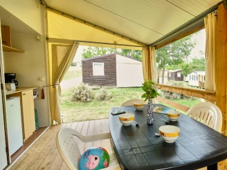 Ludo Camping 3*, Camping 3* à Lussas (Ardèche) - Location Bungalow pour 4 personnes - Photo N°3