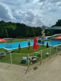 Camping Le Lizot 3*, Camping 3* à Saint Mandé sur Brédoire (Charente Maritime) - Location Mobil Home pour 4 personnes - Photo N°7