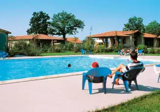 Natura Resort Pescalis 3*, Camping 3* à Moncoutant (Deux Sèvres) - Location Chalet pour 2 personnes - Photo N°3