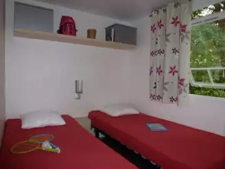 Parc de Fierbois 5*, Camping 5* à Sainte Catherine de Fierbois (Indre et Loire) - Location Mobil Home pour 4 personnes - Photo N°7