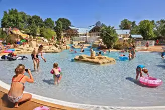 Parc de Fierbois 5*, Camping 5* à Sainte Catherine de Fierbois (Indre et Loire) - Location Mobil Home pour 4 personnes - Photo N°20