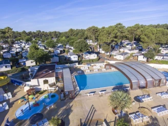 Camping La Pignade 4*, Camping 4* à Ronce les Bains (Charente Maritime) - Location Mobil Home pour 8 personnes - Photo N°2