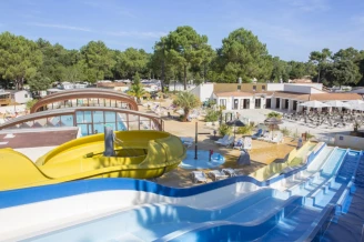 Camping La Pignade 4*, Camping 4* à Ronce les Bains (Charente Maritime) - Location Mobil Home pour 8 personnes - Photo N°3